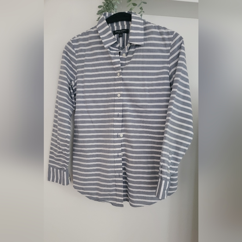 Banana republic woman stripe shirt